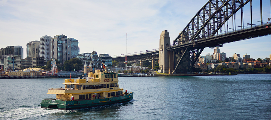 Croisi&egrave;re comment&eacute;e dans la baie de Sydney